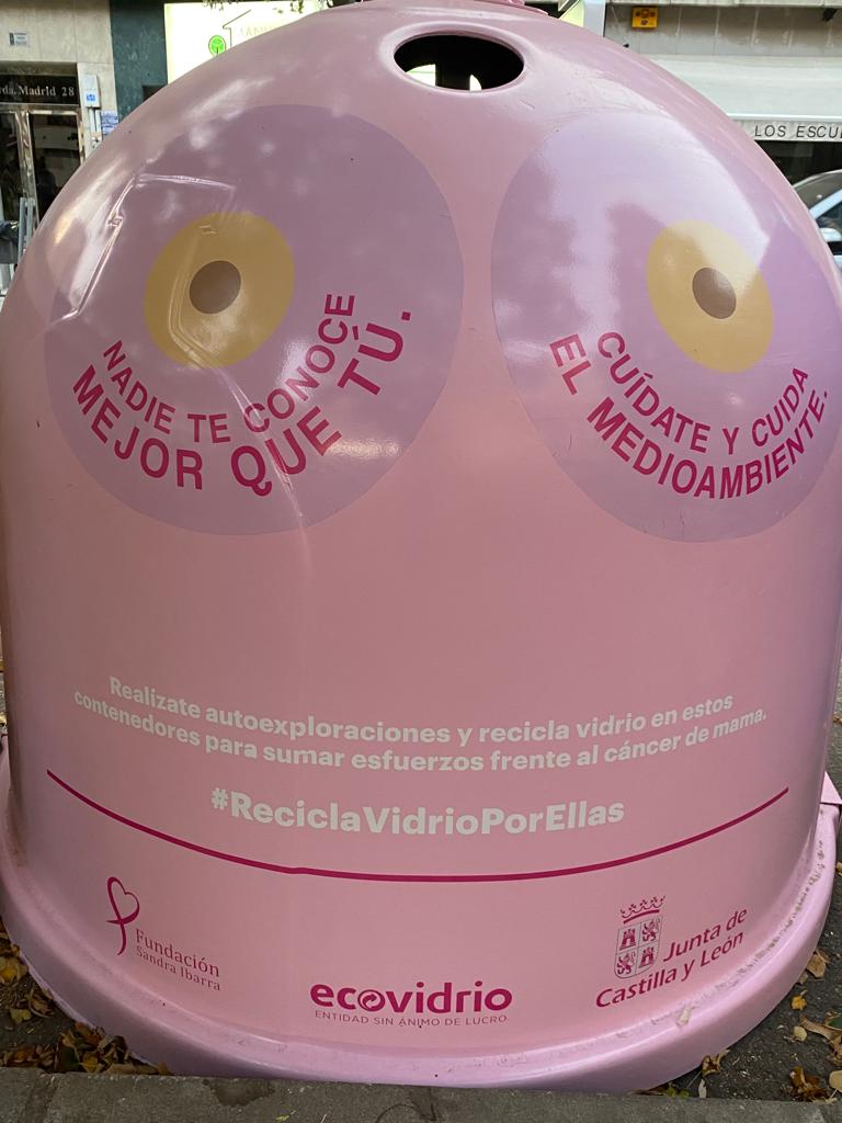 Dos contenedores rosas en Laguna de Duero para donar fondos contra el cáncer de mama