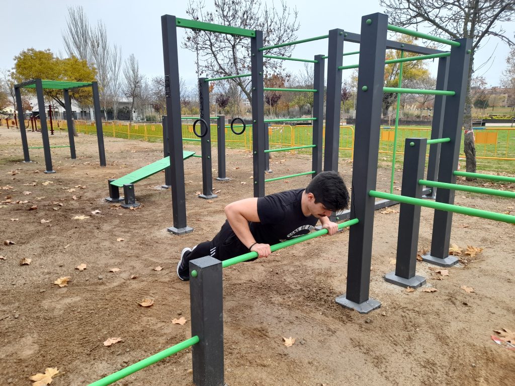 El Ayuntamiento de Laguna de Duero instala un nuevo parque de ejercicios para practicar “Calistenia”