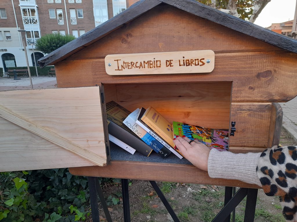 El Ayuntamiento pone en marcha una iniciativa para intercambiar libros en el entorno de Laguna