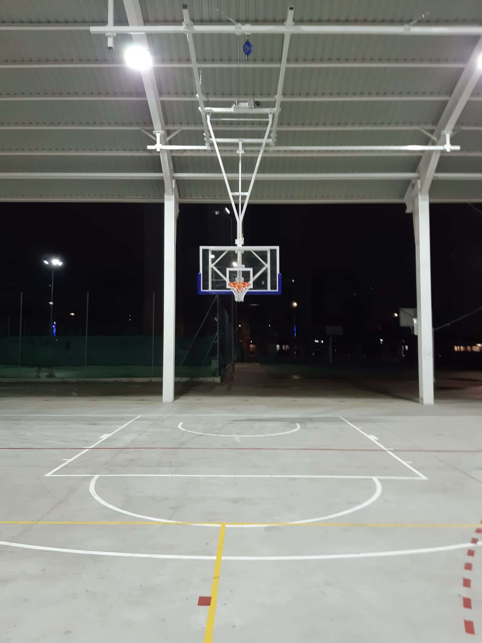 Nuevas canchas de baloncesto en la Cubierta del Polideportivo Municipal.