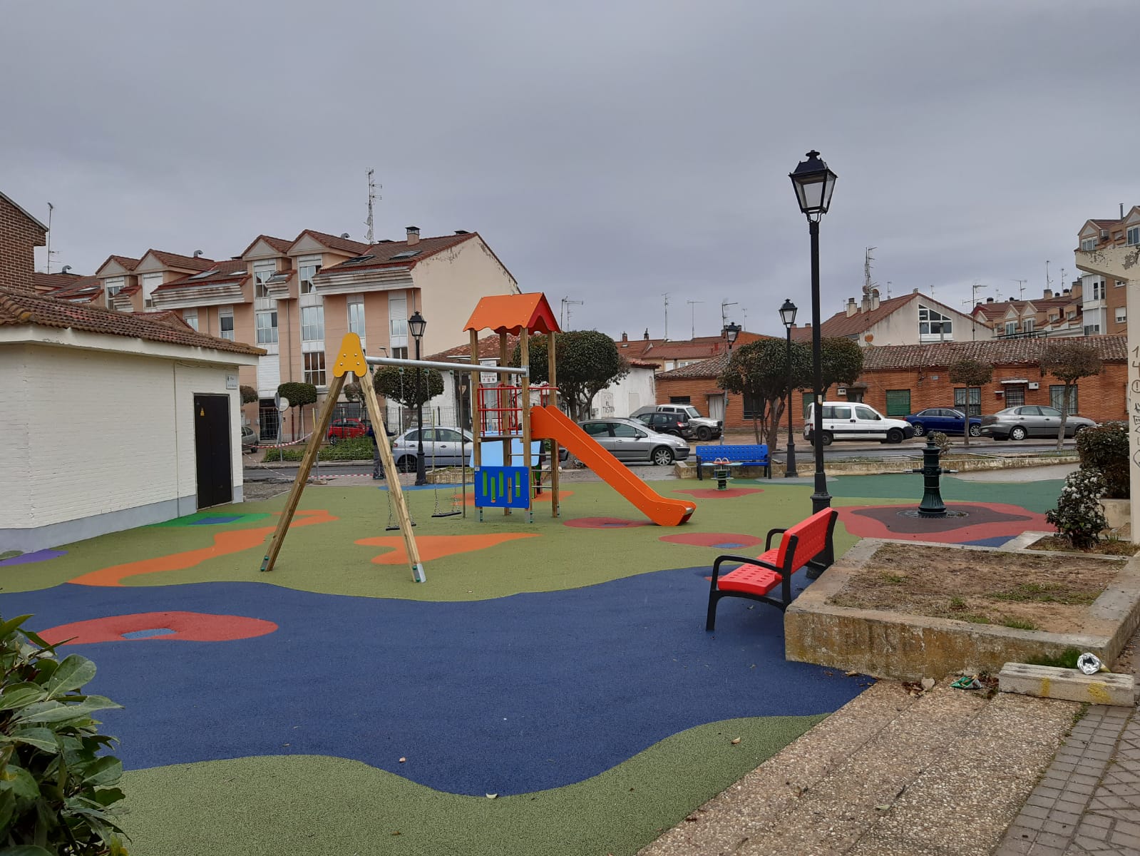 El Ayuntamiento de Laguna de Duero continúa con la remodelación de los parques infantiles