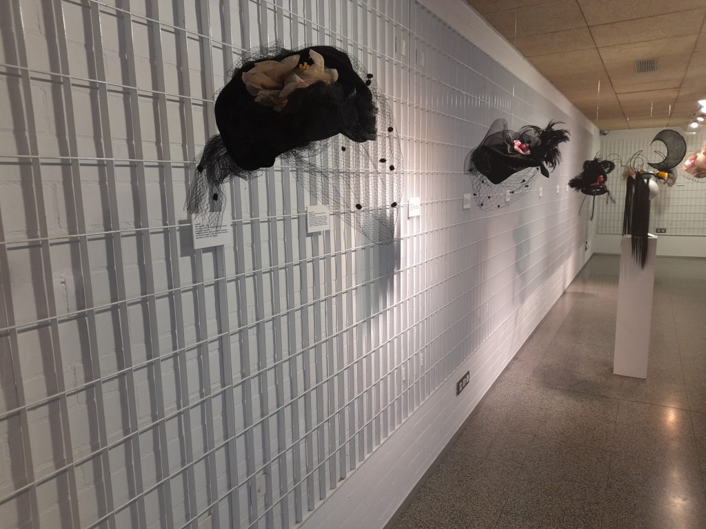 La Casa de las Artes acoge la exposición de sombreros de los artesanos Pablo y Mayaya