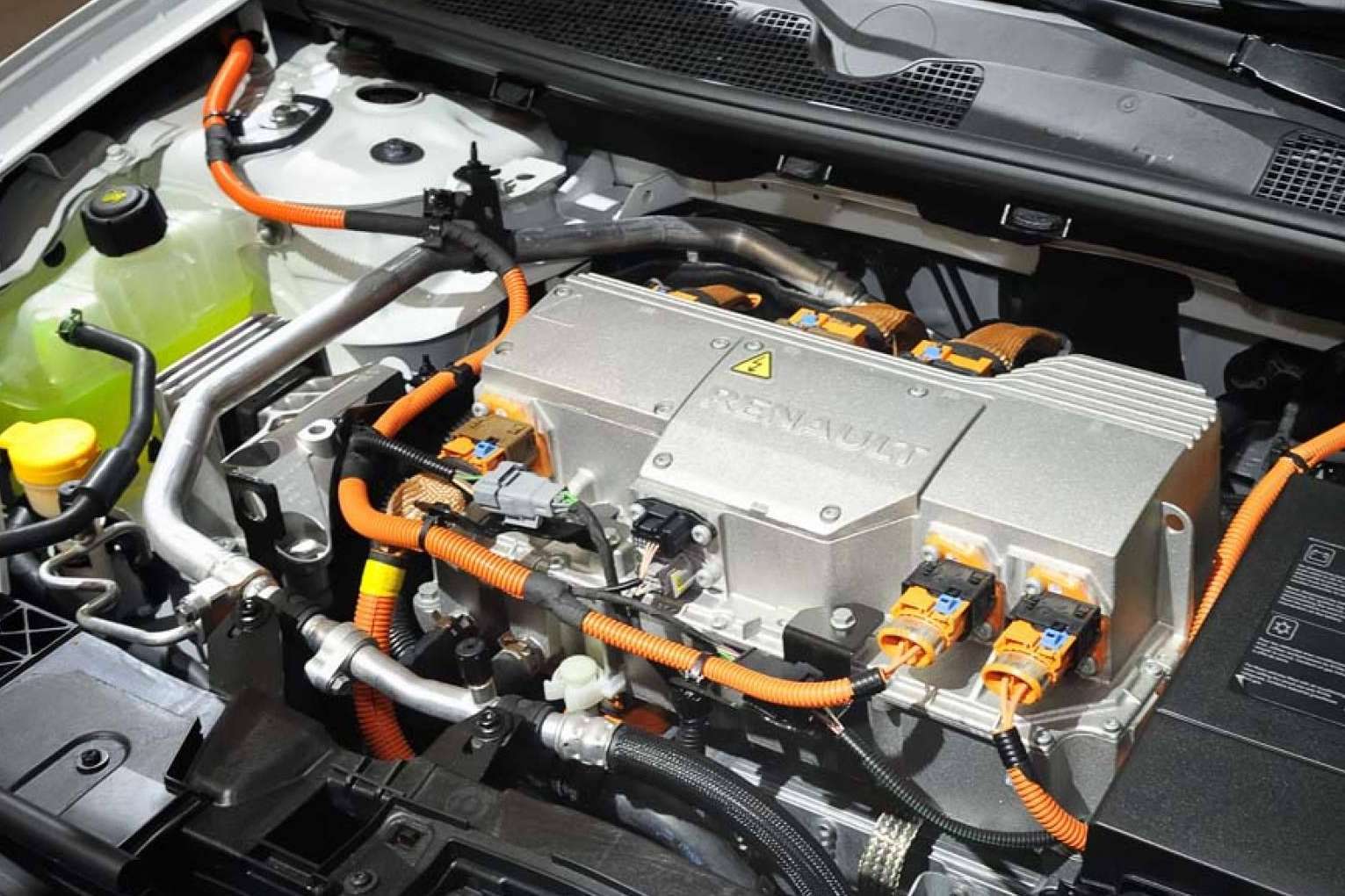 Campus-auto es la plataforma que cuenta con el plan de estudios integral de los ciclos formativos y cursos de especialización, vinculados a la automoción y al mantenimiento y reparación de vehículos