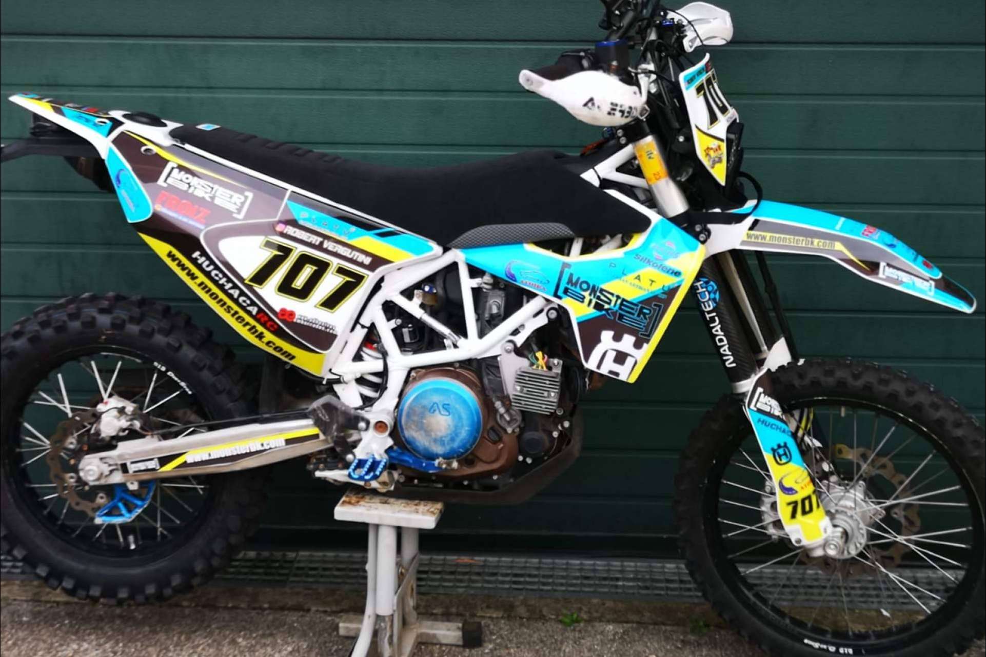 Las pegatinas personalizadas para moto off road de ADHESIVOSEMBARRADOS