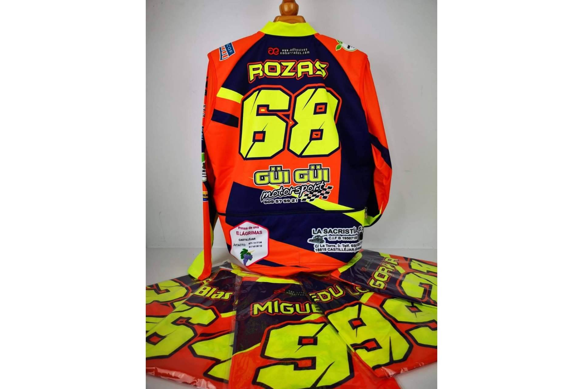 Crear una imagen exclusiva con equipación de enduro y motocross personalizada de la mano de ADHESIVOSEMBARRADOS