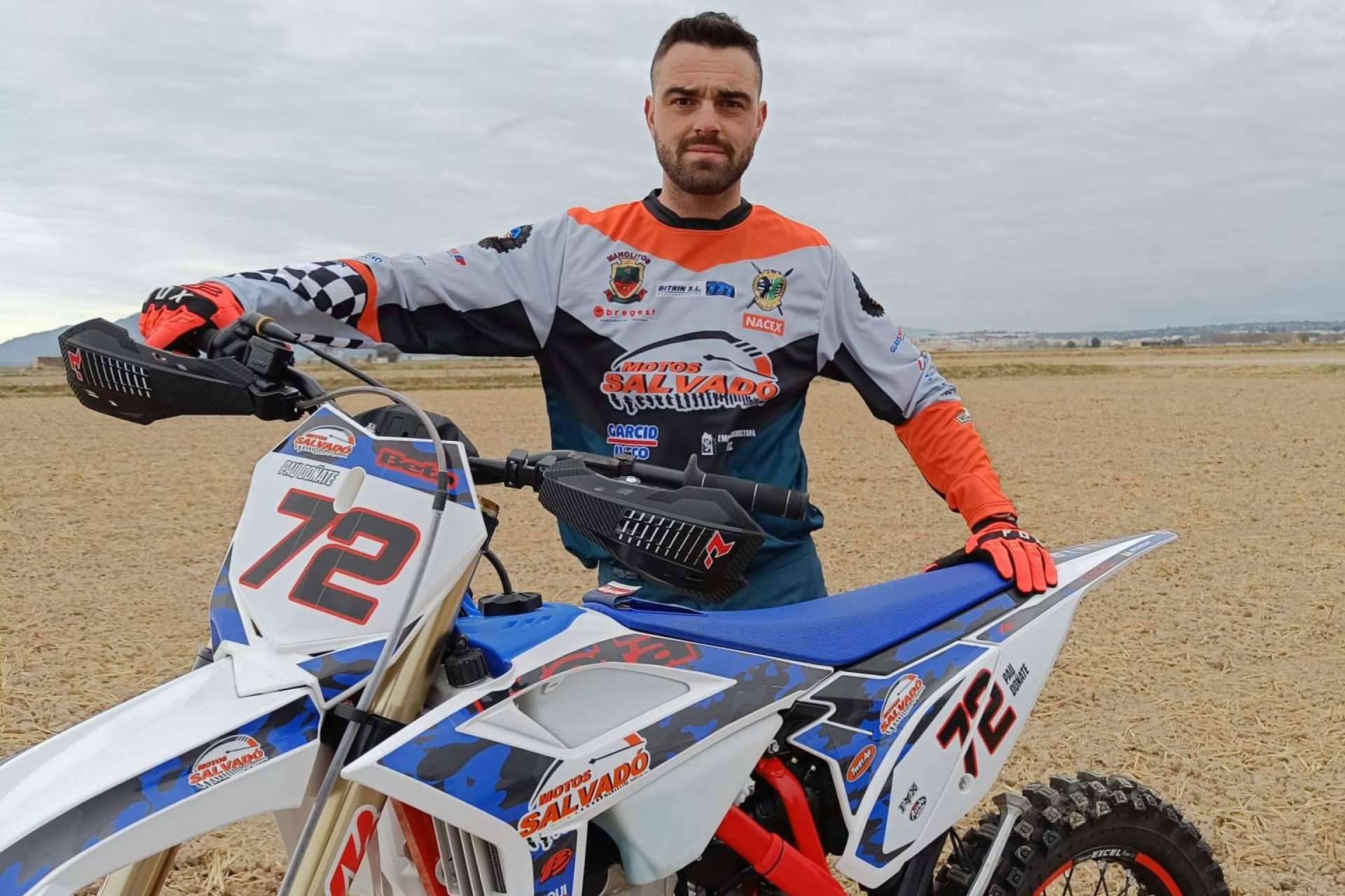 Equipaciones para moto offroad personalizadas con ADHESIVOSEMBARRADOS