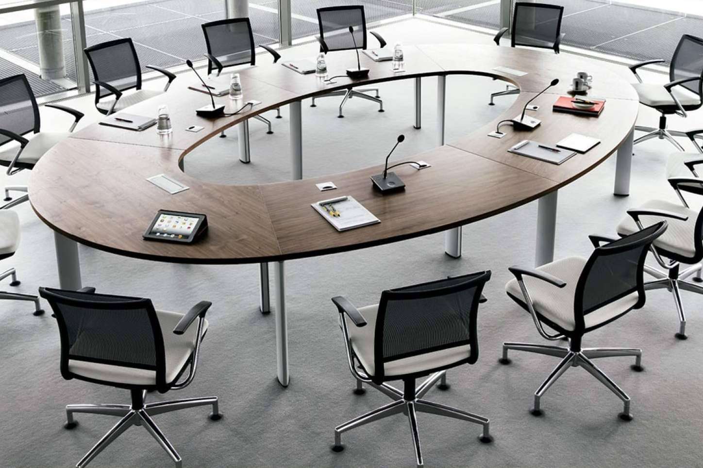 Las mesas de juntas y ponencias de OfficeDeco