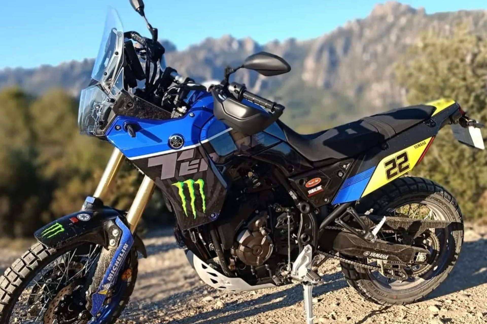 Personalizar la moto con las pegatinas económicas y resistentes que ofrece ADHESIVOSEMBARRADOS