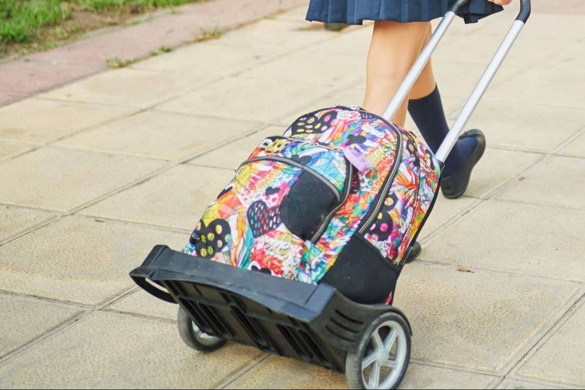 Subasta en eactivos.com; material escolar, mobiliario, maquinaria y diseños de Busquets