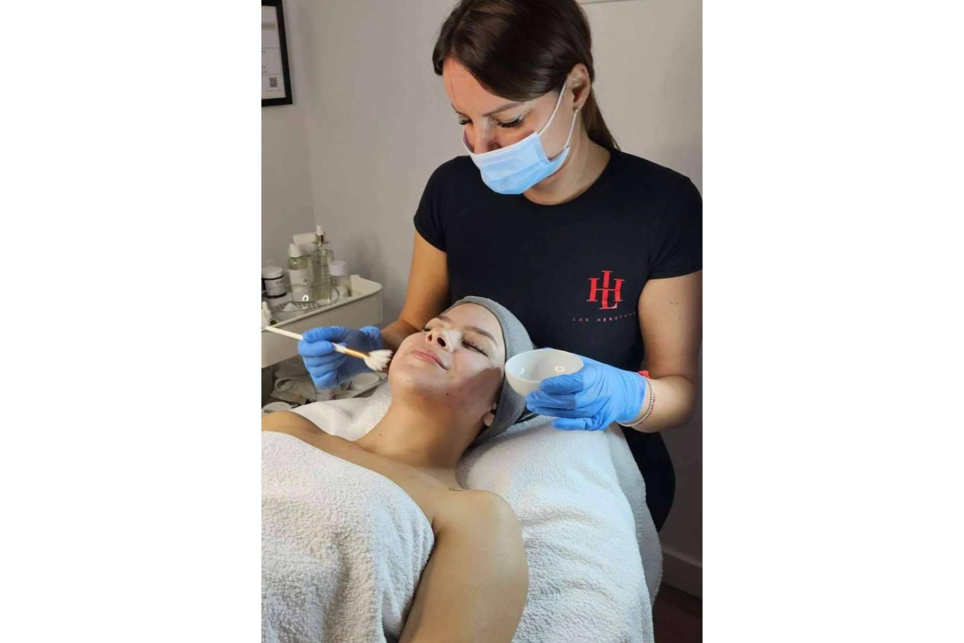 Hidratación facial de la mano de expertos en Las Heroínas