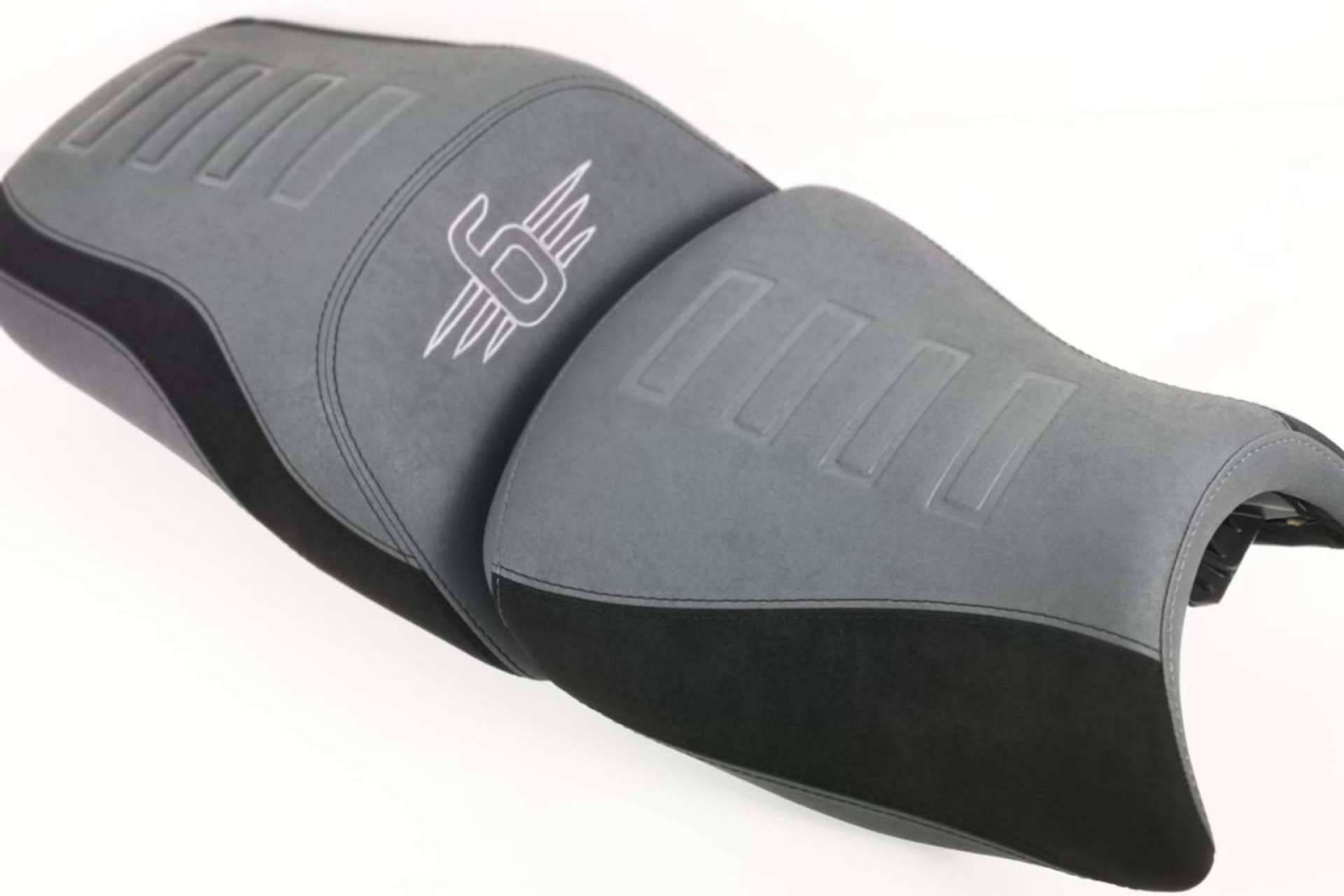 FUNDAS proporciona un asiento cómodo moto para ir en carretera