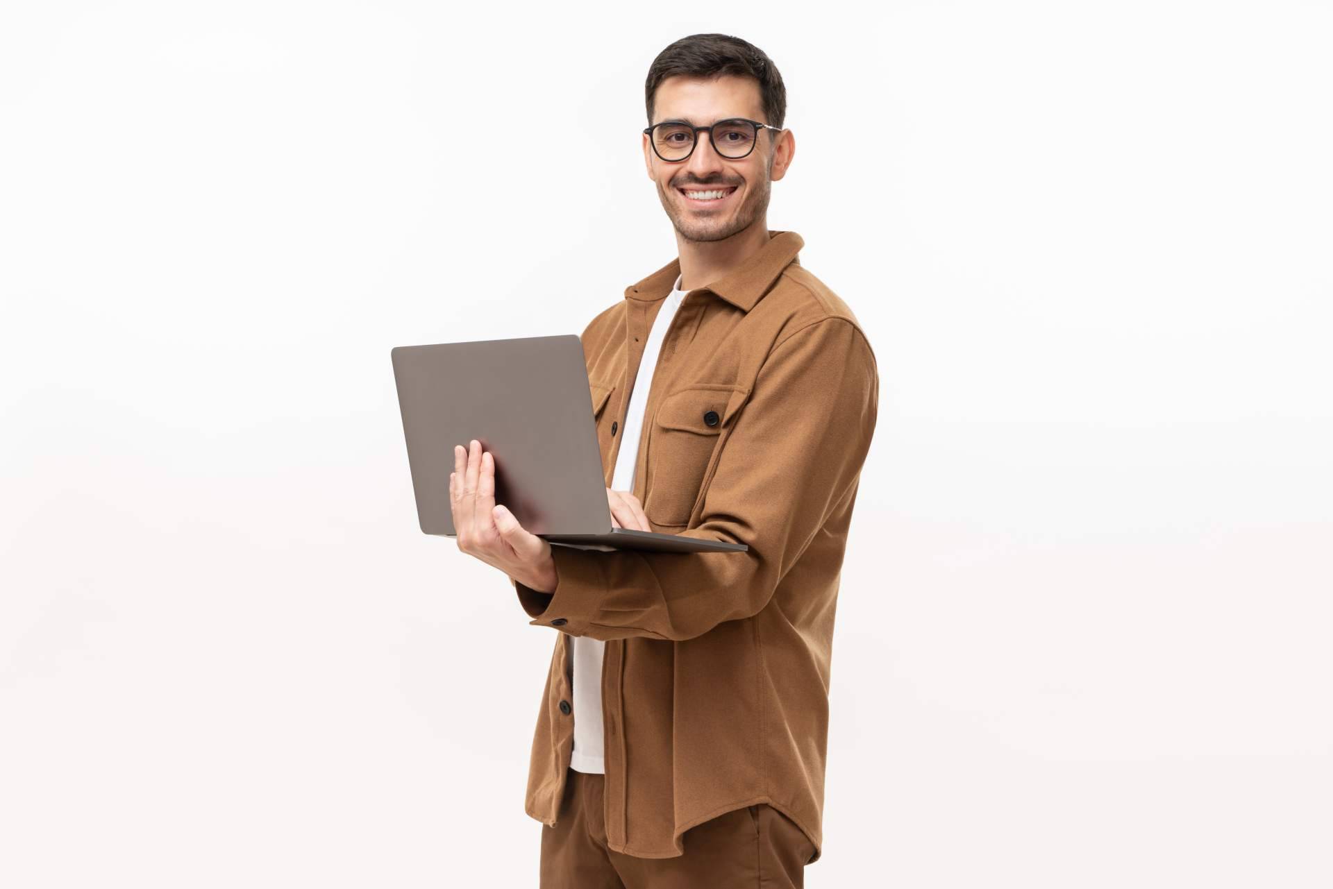 Disfrutar de todas los beneficios de comprar portátiles outlet, de la mano de Jet Computer