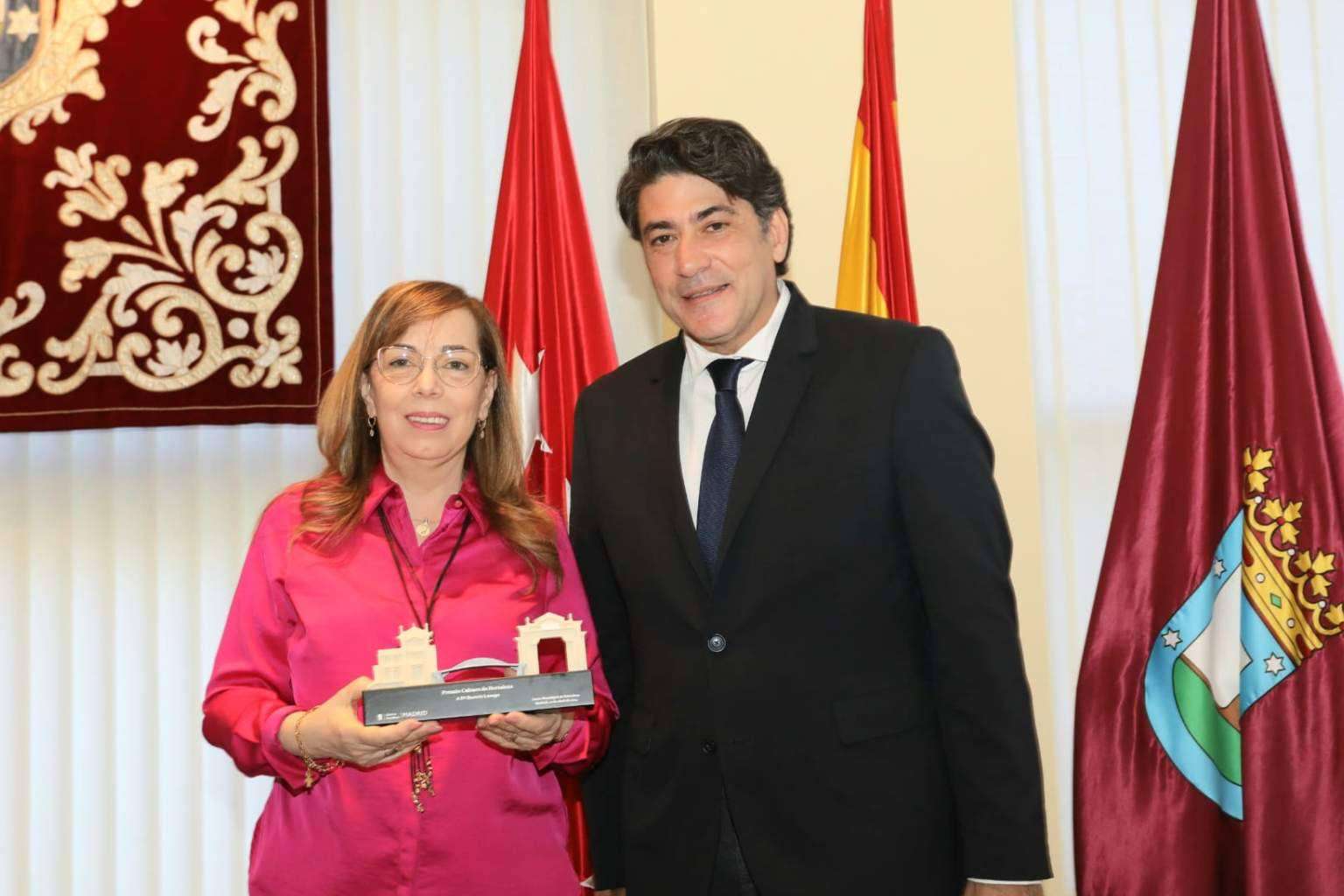 Beatriz Luengo es galardonada en los Premios de Cultura Hortaleza por su aportación a la cultura