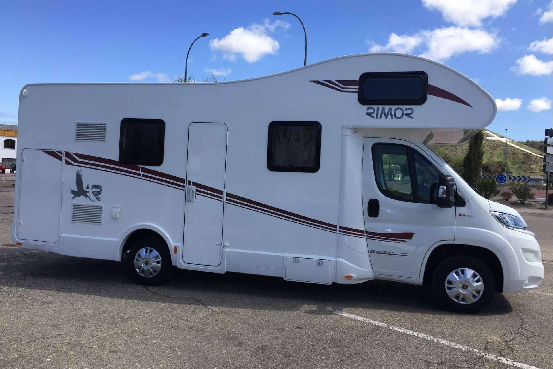 Alquiler de autocaravanas en Madrid con altas prestaciones y calidad, a través de Autocaravanas Camperdadi