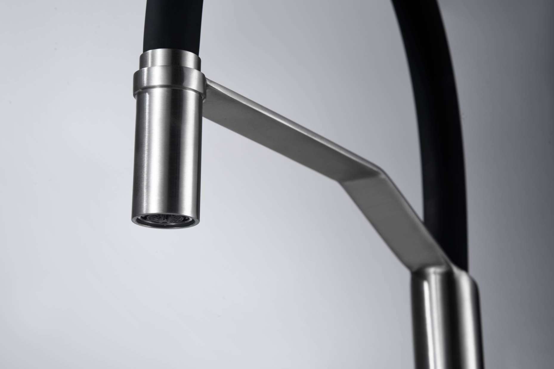 Serie Deva de IMEX, grifería con caño flexible ideal para la cocina