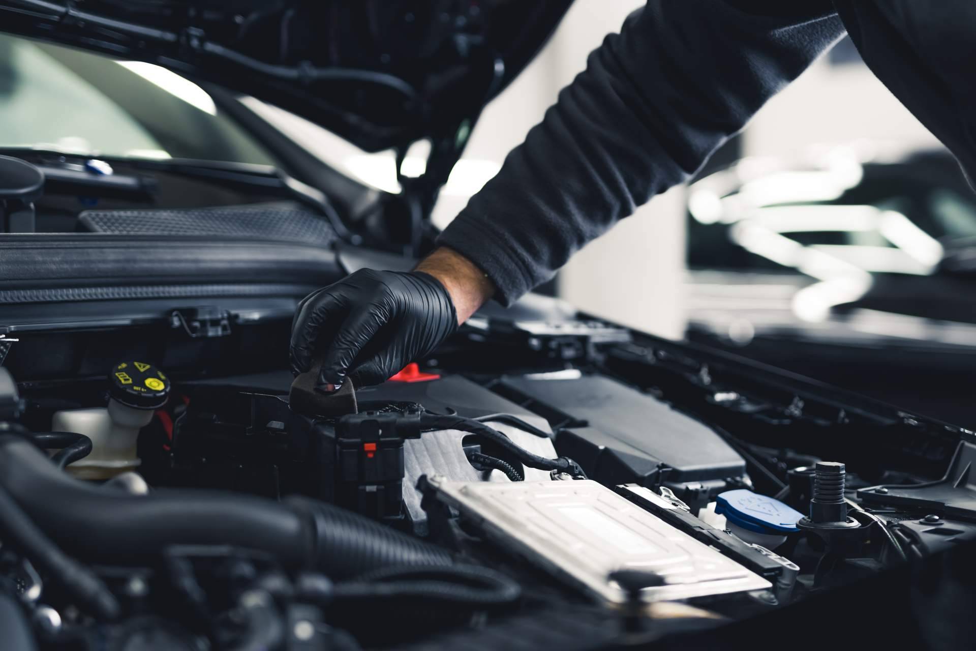 El aditivo antifricción cerámico CEROIL Platinum protege la vida útil del motor