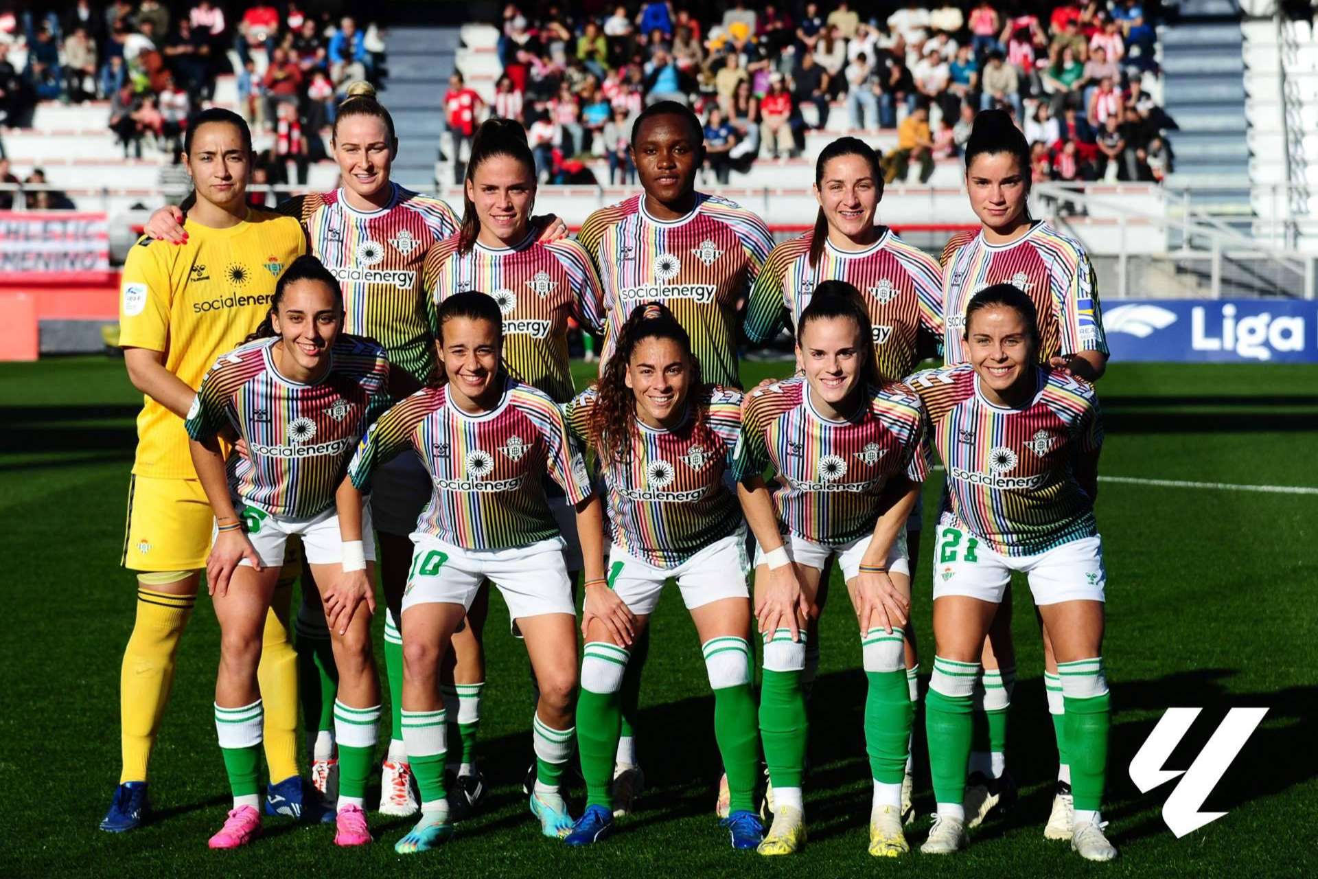 BePlayer sostiene la bandera del orgullo LGTBIQ+ en el fútbol