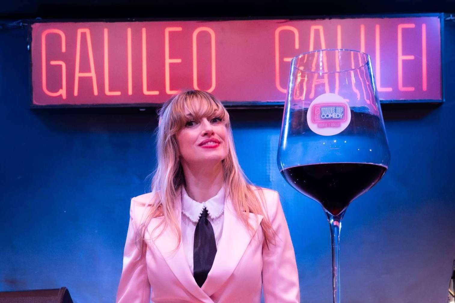 Una experiencia de risas y vinos; Wine Up Comedy
