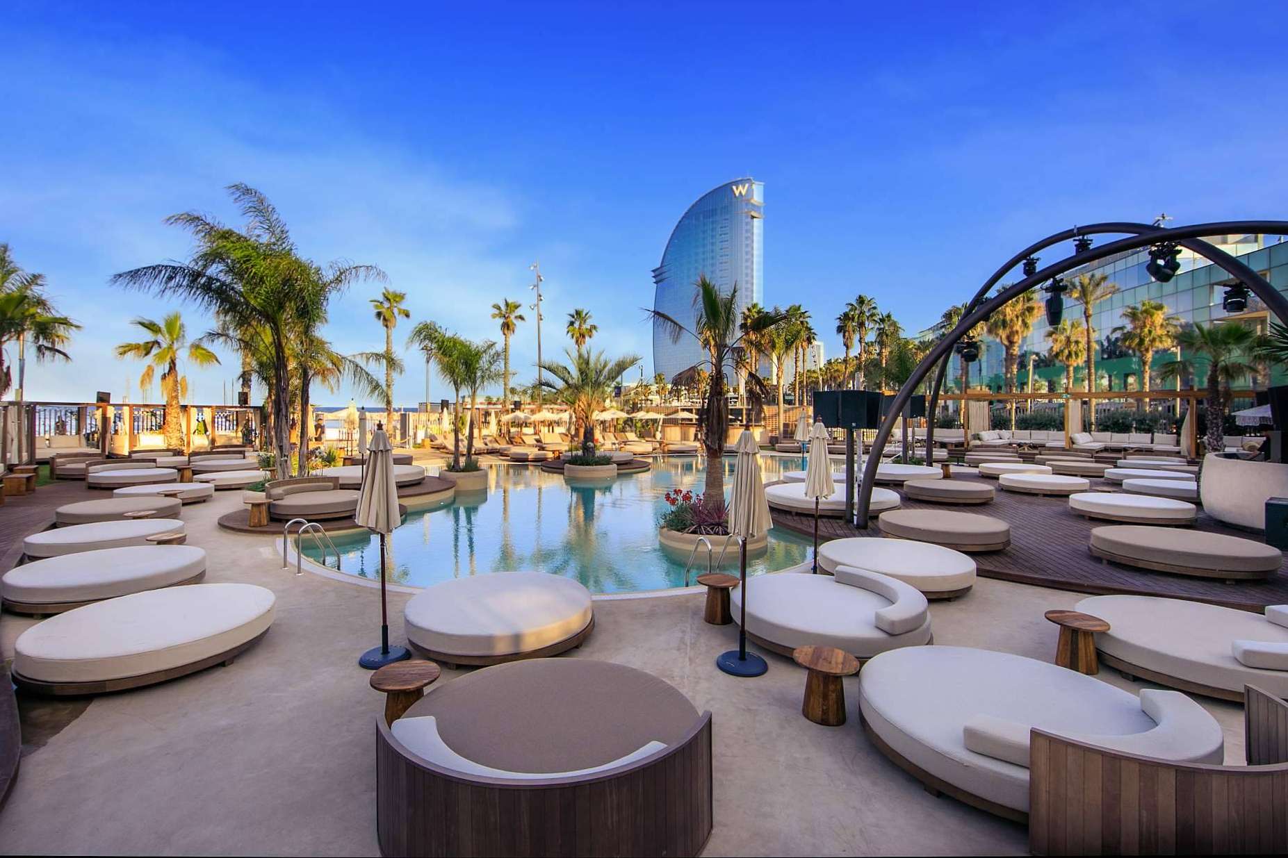 Youbarcelona - El verano 2024 arranca con las discotecas y beach clubs mas exclusivos de Barcelona