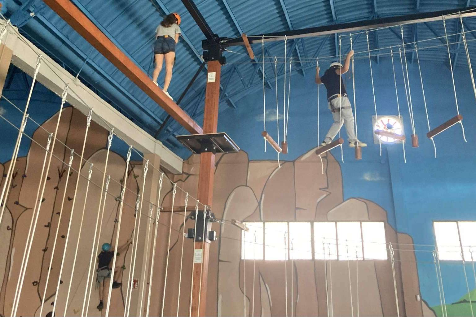 Actividades de aventura para niños y jóvenes, en los campamentos de verano SERED Servicios Educativos