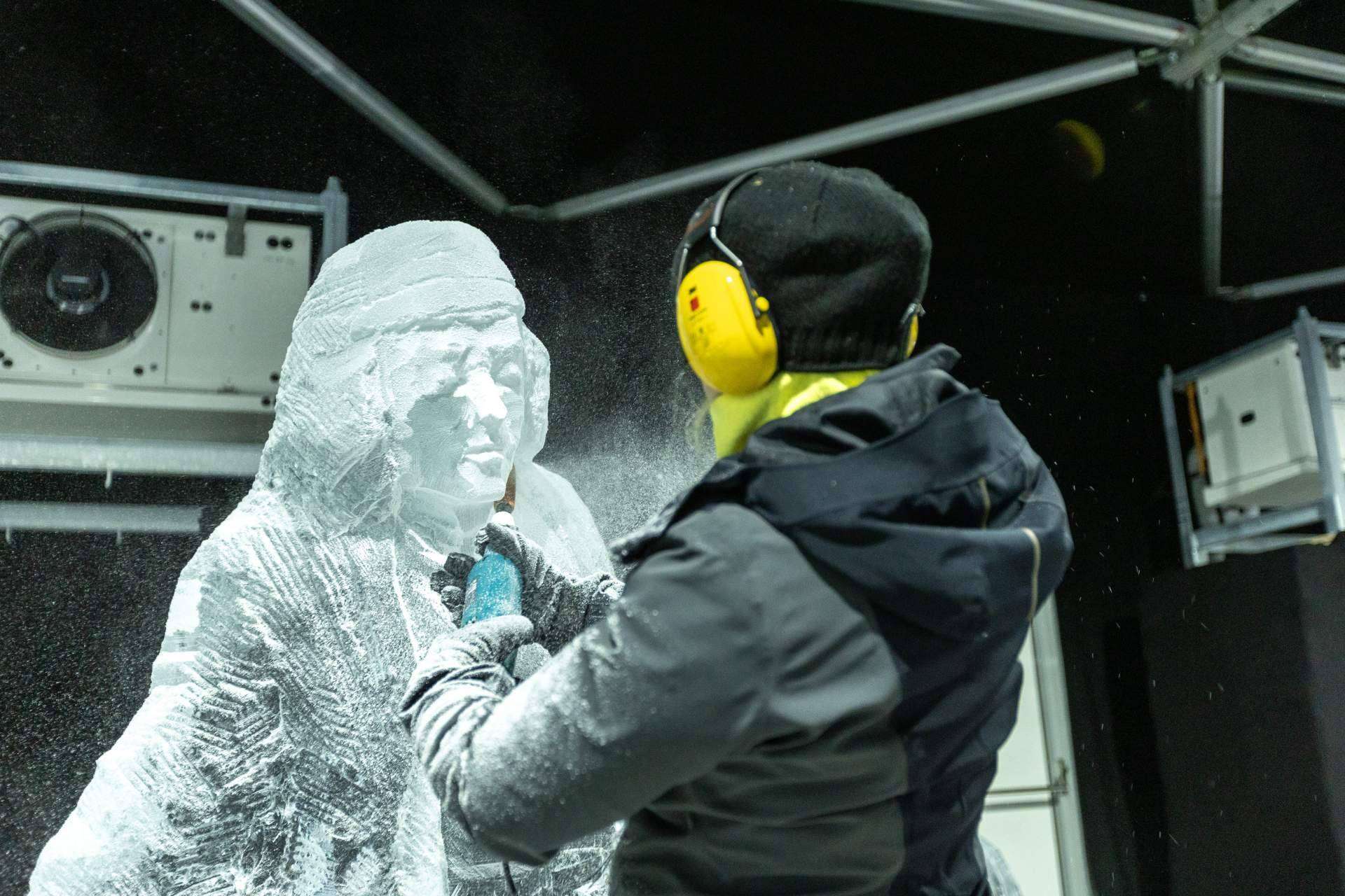 Sevilla se viste de invierno con 250 toneladas de hielo y 150 de nieve