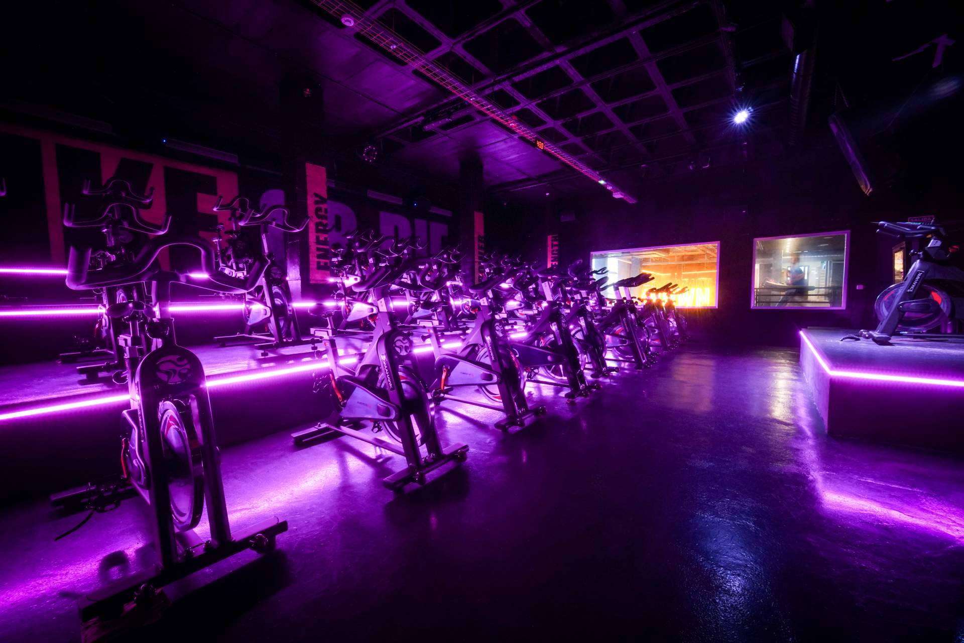 Descubrir Krown Fitness; Clases especializadas y entrenadores certificados para el bienestar