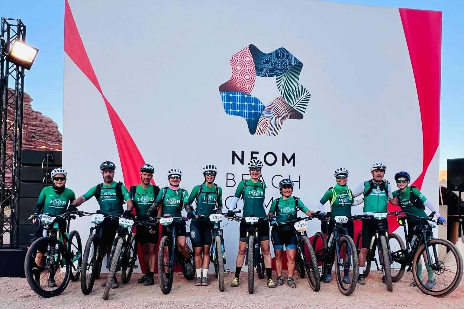 Un equipo de mujeres desafía los límites y reivindica la igualdad en la Neom Titan Saudi Arabia