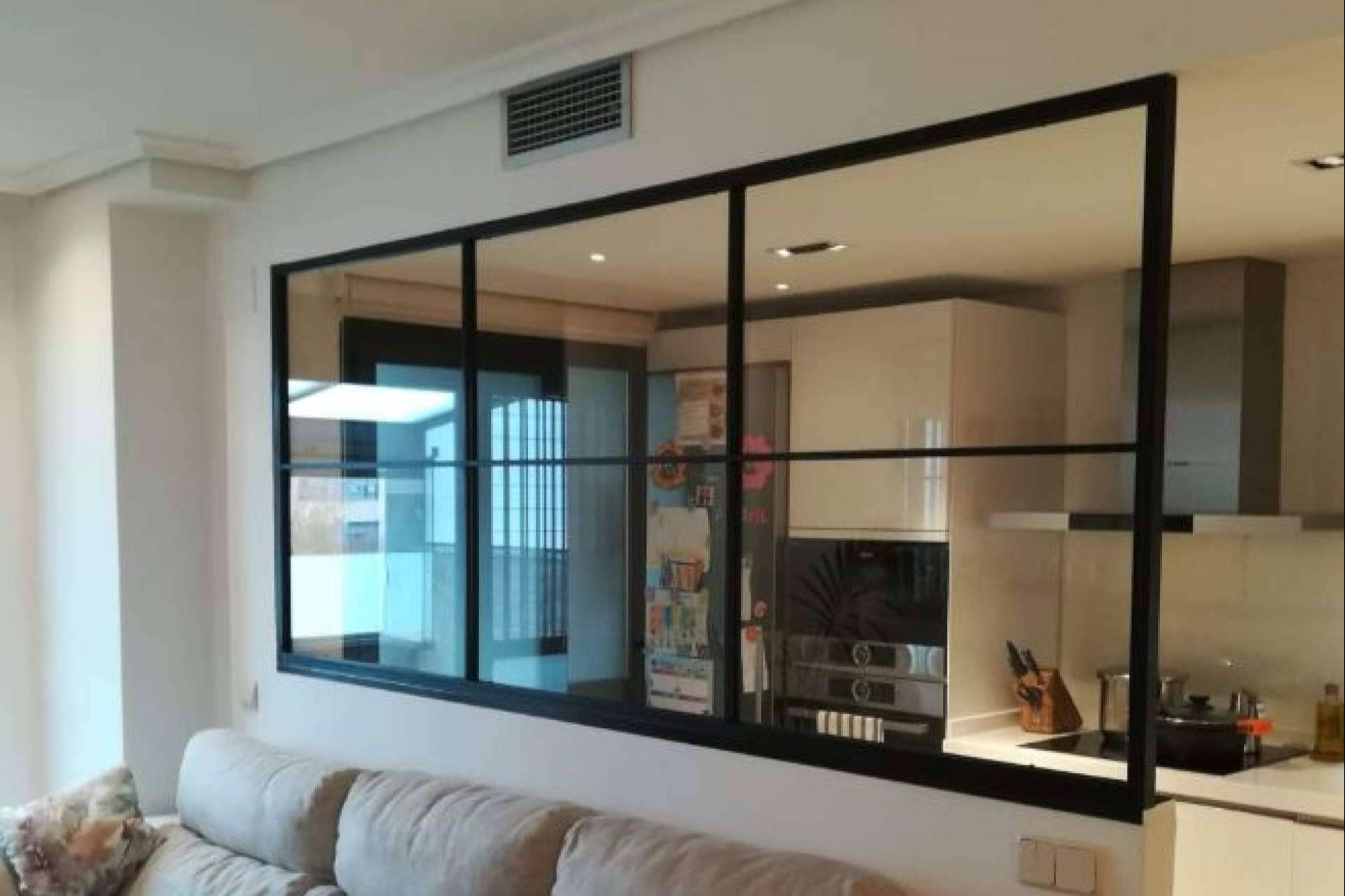 Cerrajería Aimet impulsa el diseño de interiores con ventanas de estilo industrial de hierro y cristal