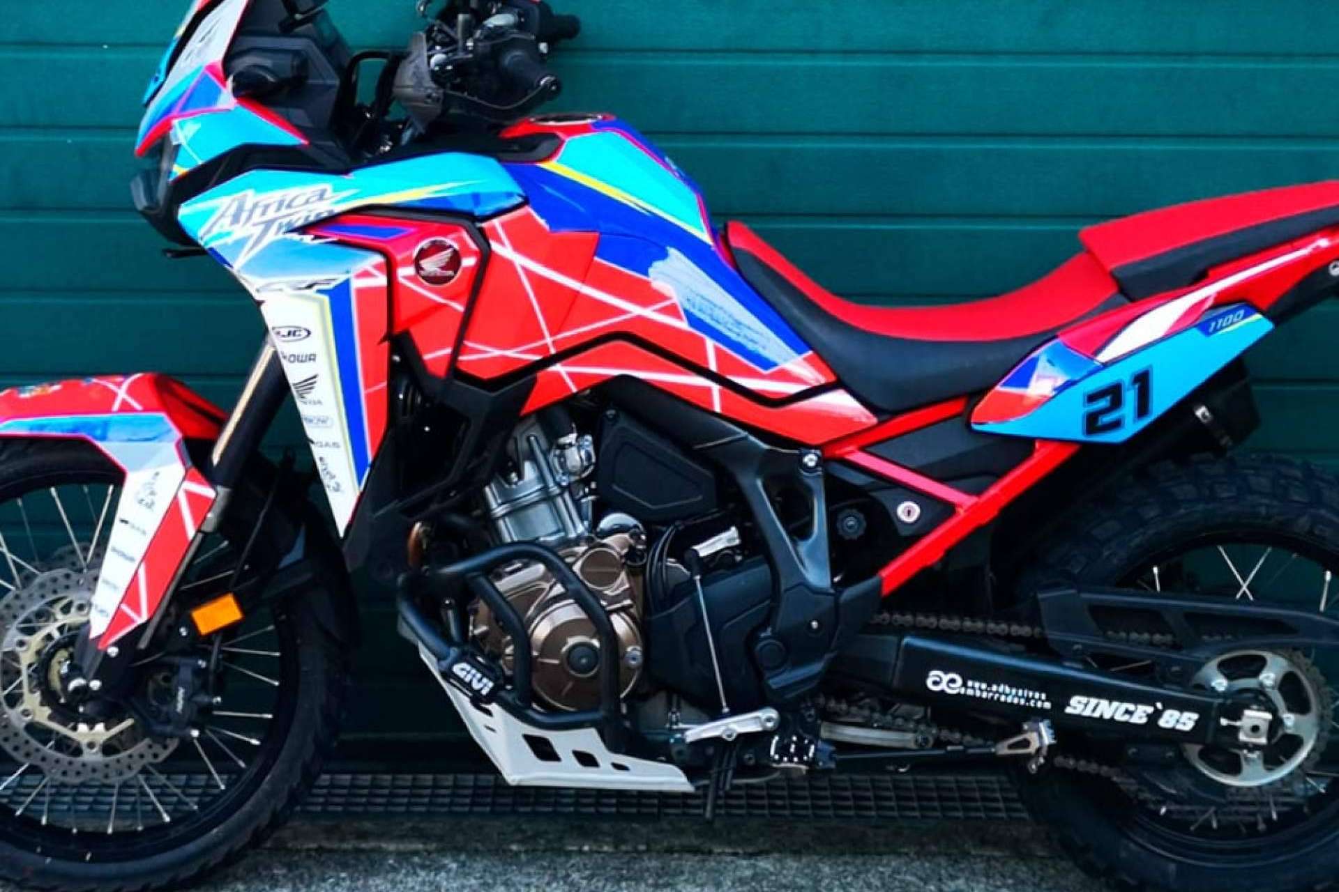Vinilos personalizados para motos offroad y quads, la propuesta de ADHESIVOSEMBARRADOS