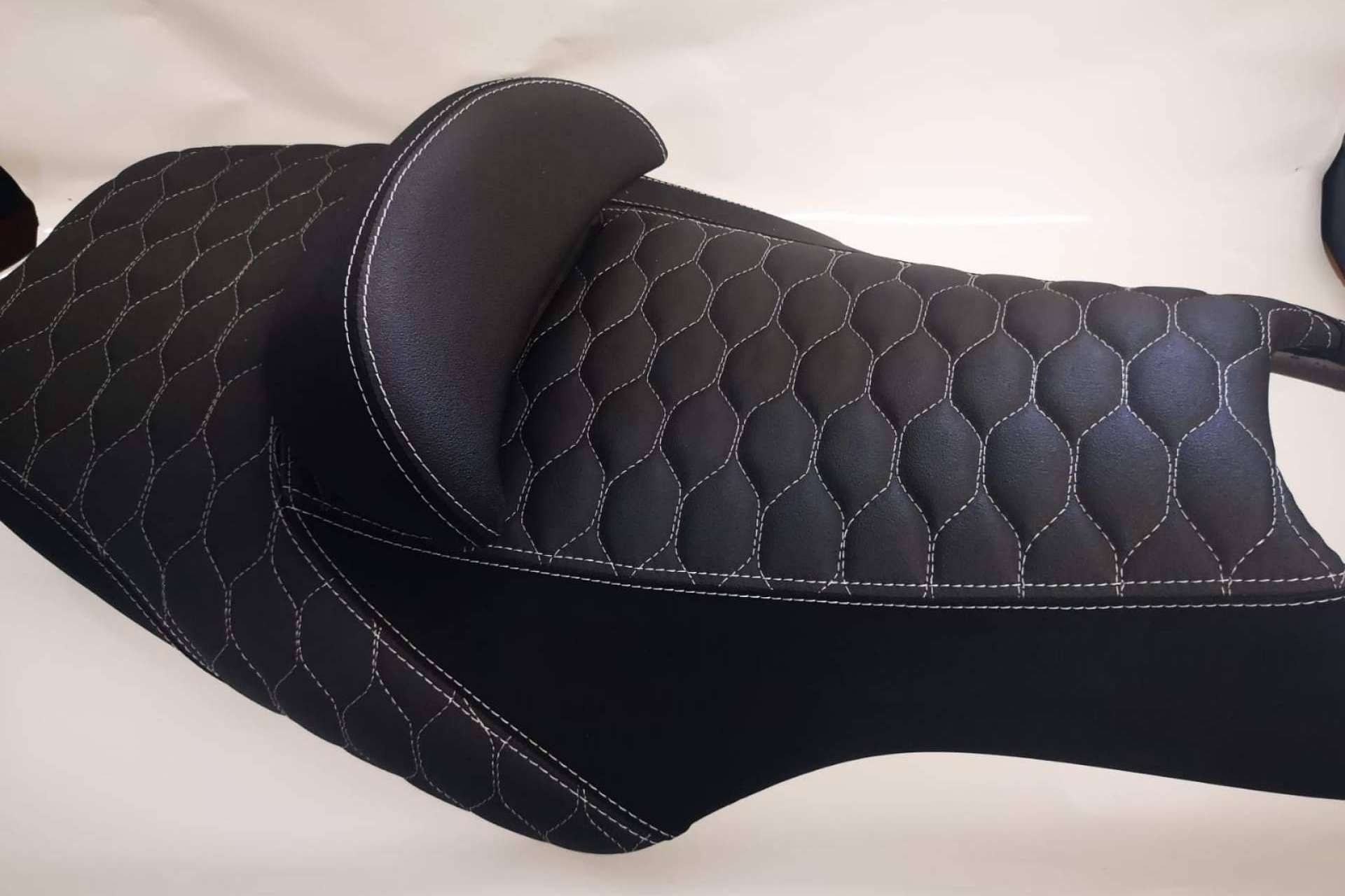 Soluciones innovadoras para tapizar asientos de moto con JM Fundas