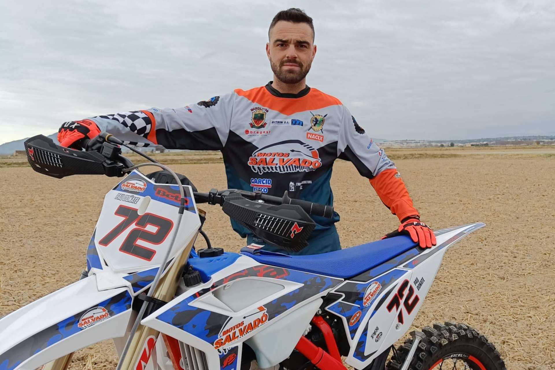 Plásticos y adhesivos de alta calidad para motos off-road, el nuevo estándar de ADHESIVOSEMBARRADOS