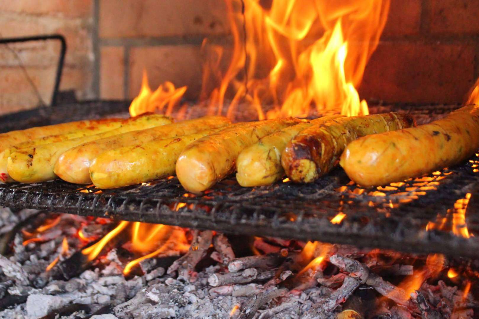 La tradición del chorizo colombiano encuentra su lugar en París con D'Carnilsa