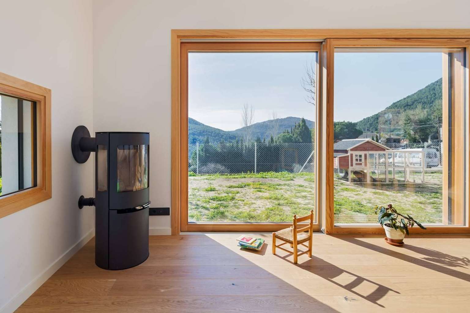 Tres casas que se mantuvieron encendidas durante el apagón eléctrico en la Península Ibérica