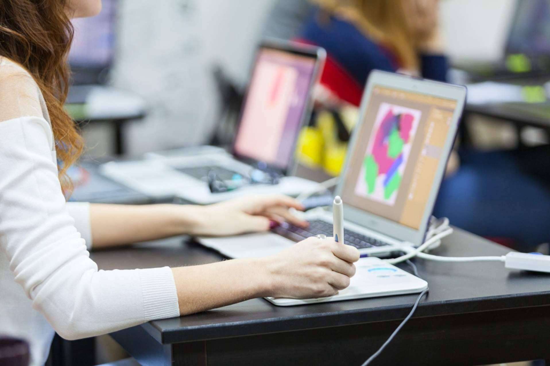 Diseño gráfico y salidas laborales; El futuro de los creativos formados en Creanavarra