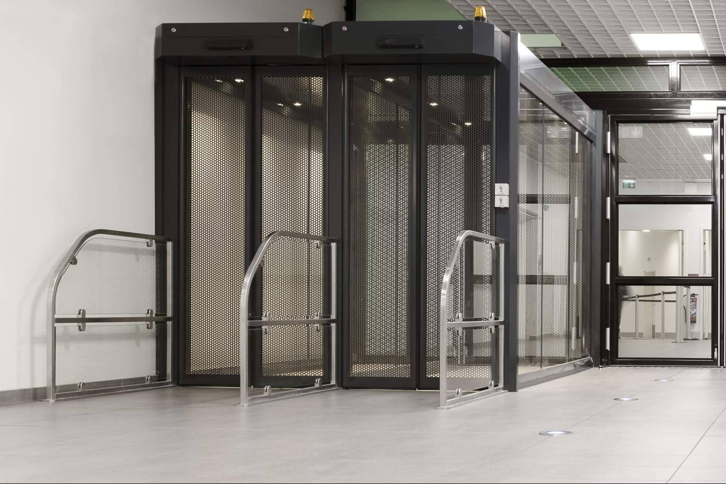 ASSA ABLOY impulsa la seguridad en aeropuertos con sistemas de pasillos antirretorno de alto rendimiento