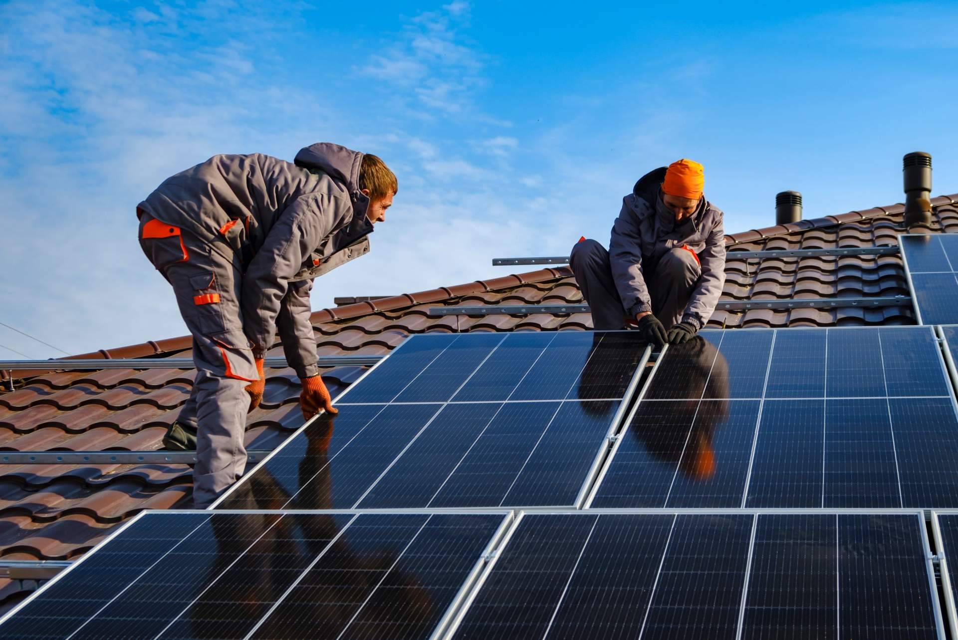 Sevilla acelera su apuesta por la energía solar con proyectos fotovoltaicos liderados por Kingsol