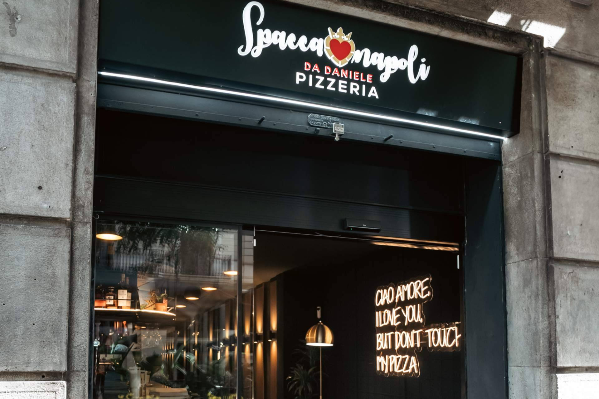 Spaccanapoli Pizzeria destaca en la escena gastronómica como pizzería en Barcelona de inspiración tradicional