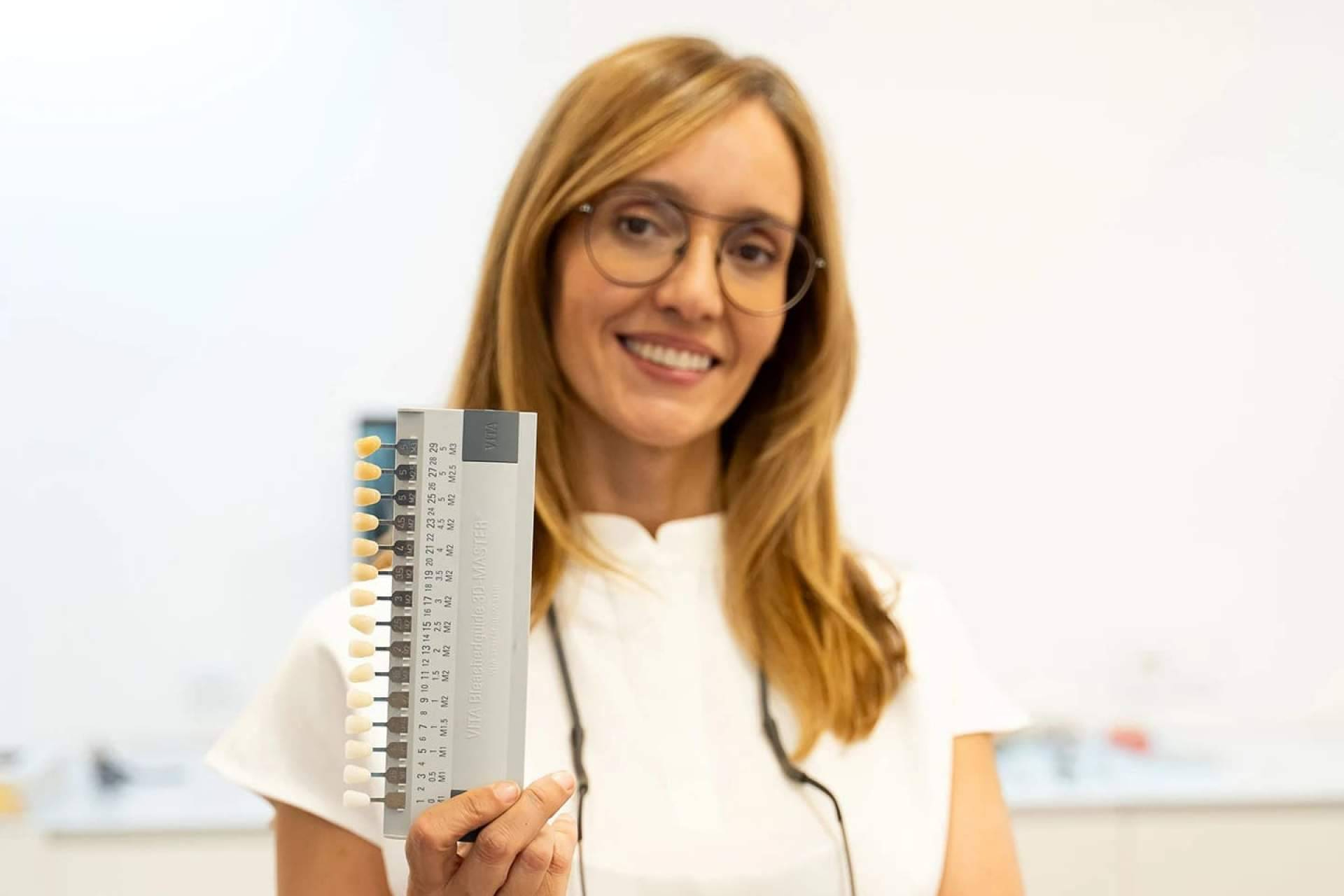 La odontología estética evoluciona; carillas dentales personalizadas para rejuvenecer el rostro con armonía