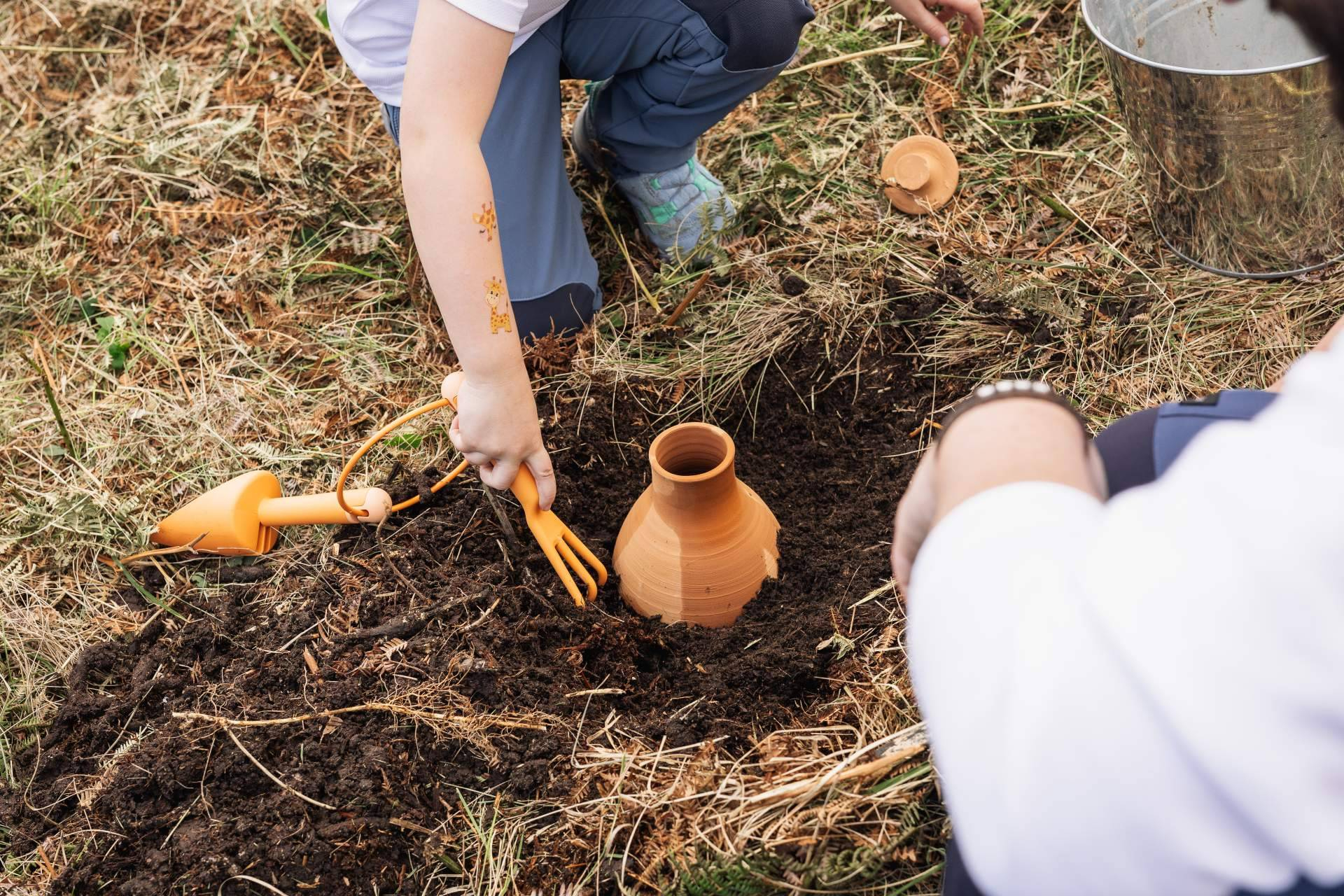 La plantación se detiene, pero la estrategia continúa
