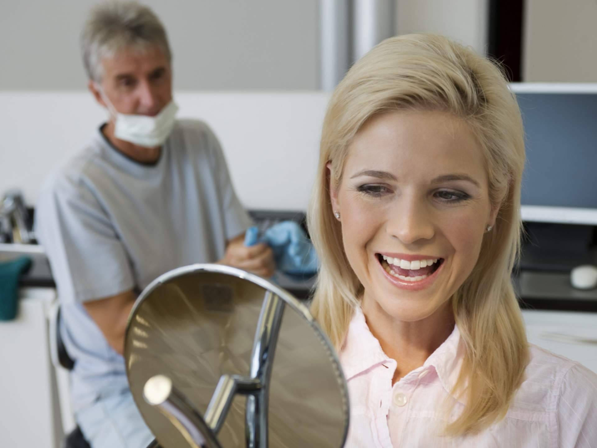 Revolución en carillas dentales sin dañar el diente en Clínica Dental Calvo de Mora