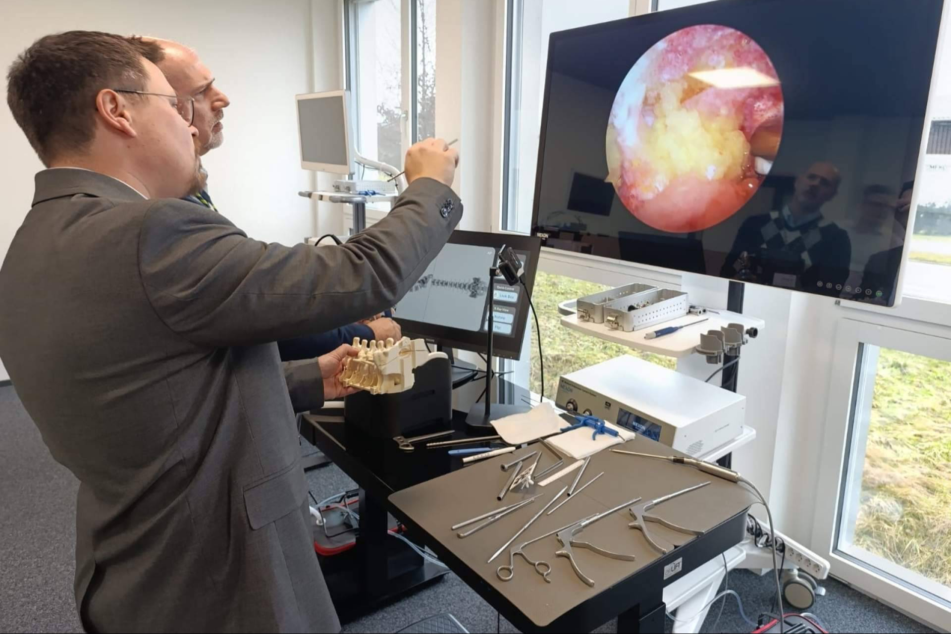 La endoscopia de columna gana terreno en 2026 como una de las grandes revoluciones de la cirugía mínimame