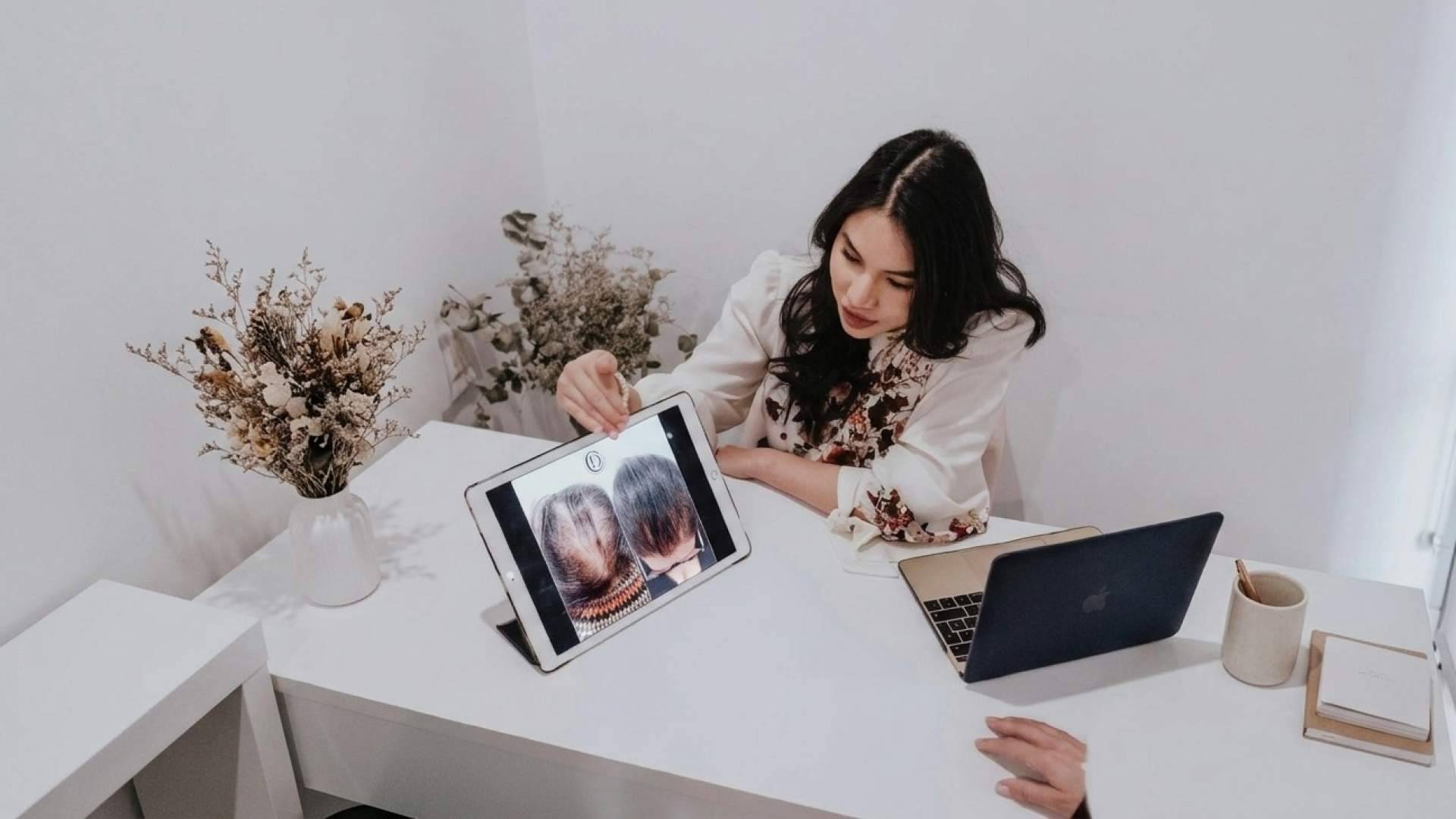 Rejuvenecer sin excesos y cuidar el cabello con criterio médico
