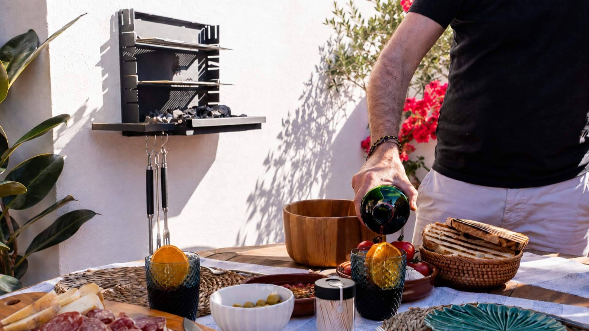 La barbacoa deja de ser un trasto de verano; así son los nuevos diseños pensados para balcones y terrazas