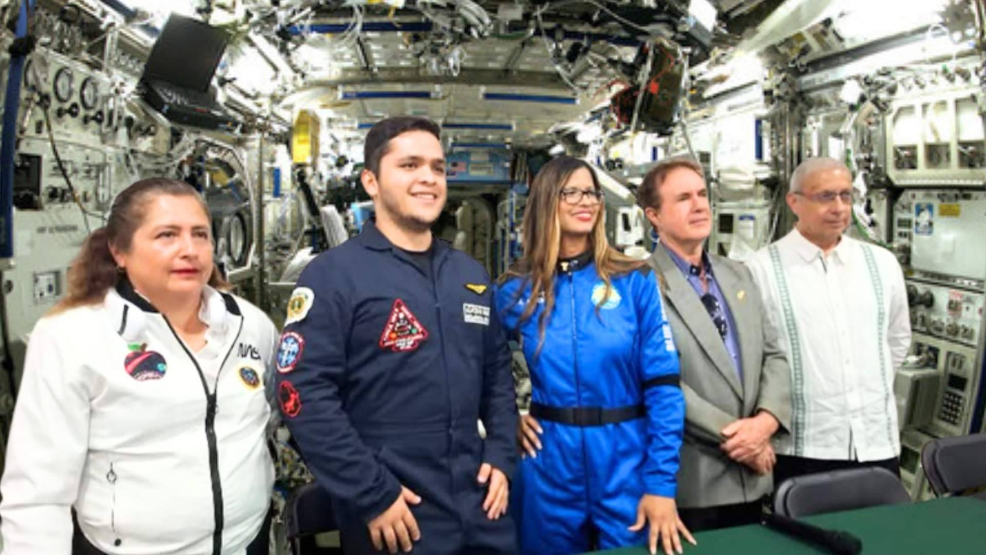 Aymette Medina, astronauta de Blue Origin visita México