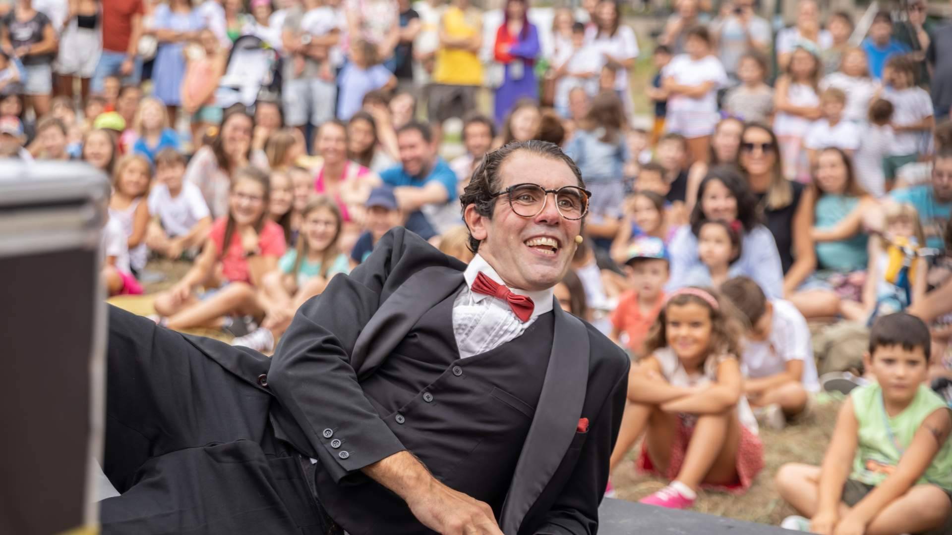El teatro de calle y la capacidad de convertir cualquier encuentro en una experiencia escénica